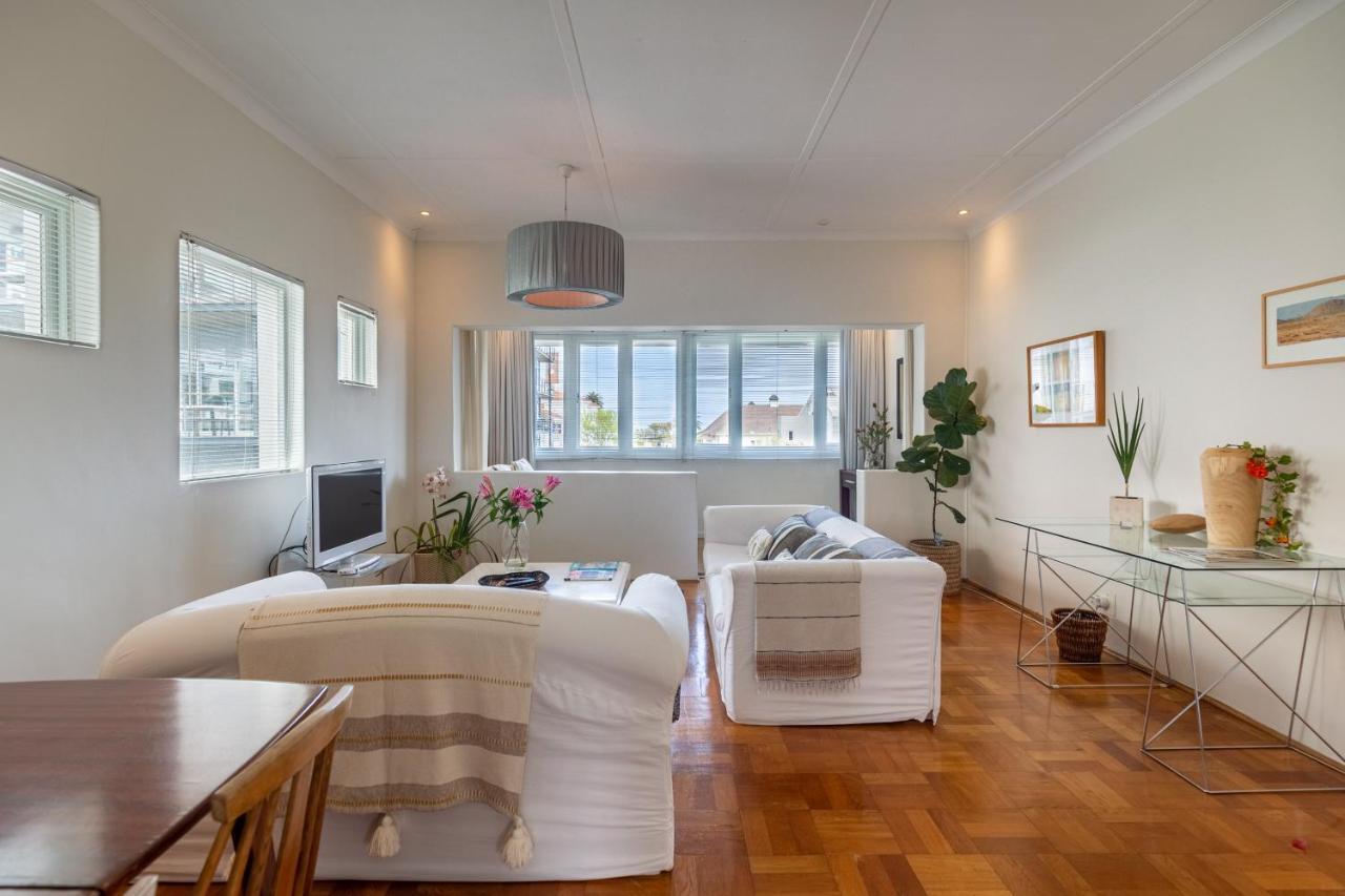 Portswood Mews - Chic White Studio Apartment Green Point Cape Town Bagian luar foto