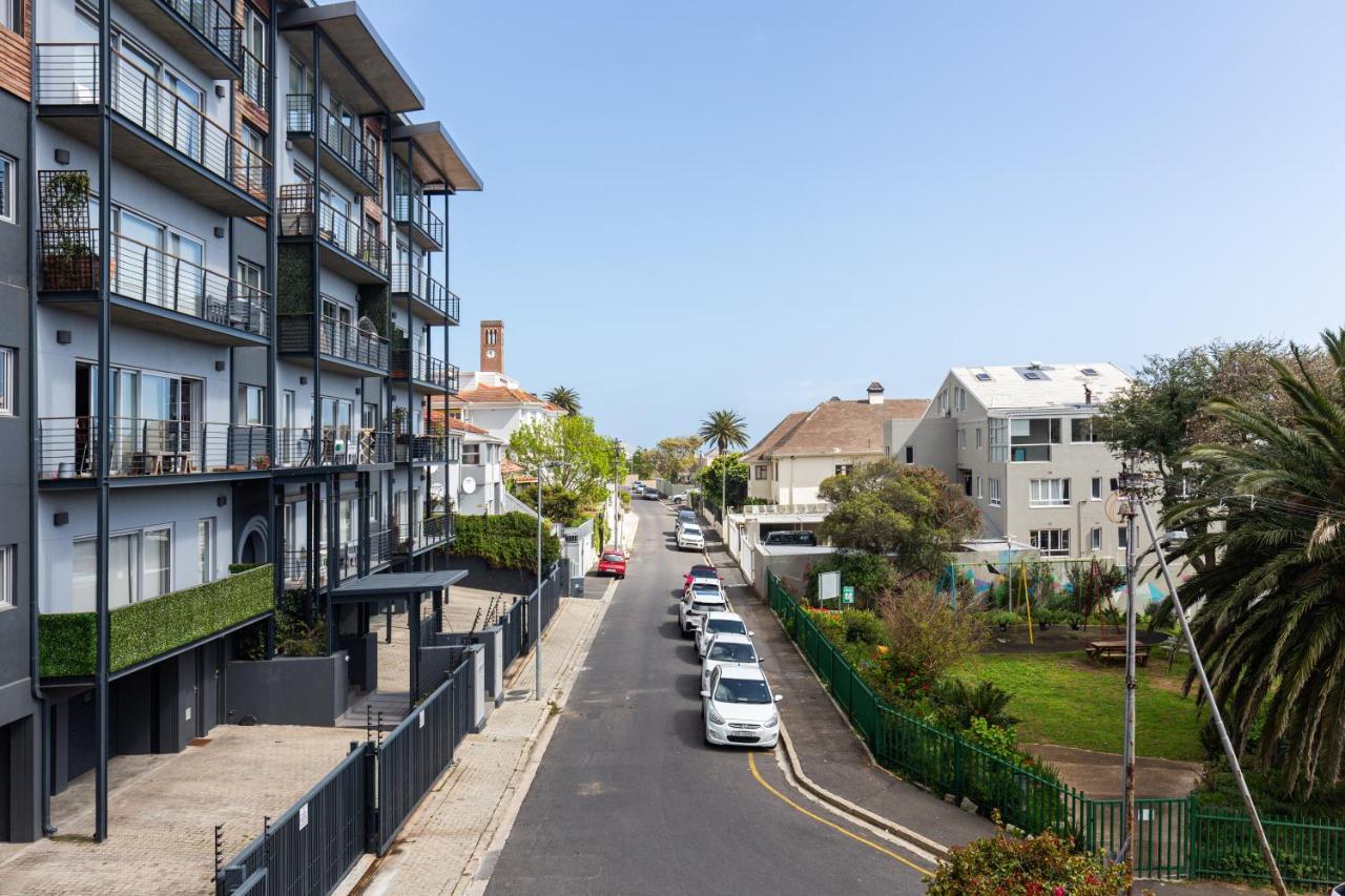Portswood Mews - Chic White Studio Apartment Green Point Cape Town Bagian luar foto