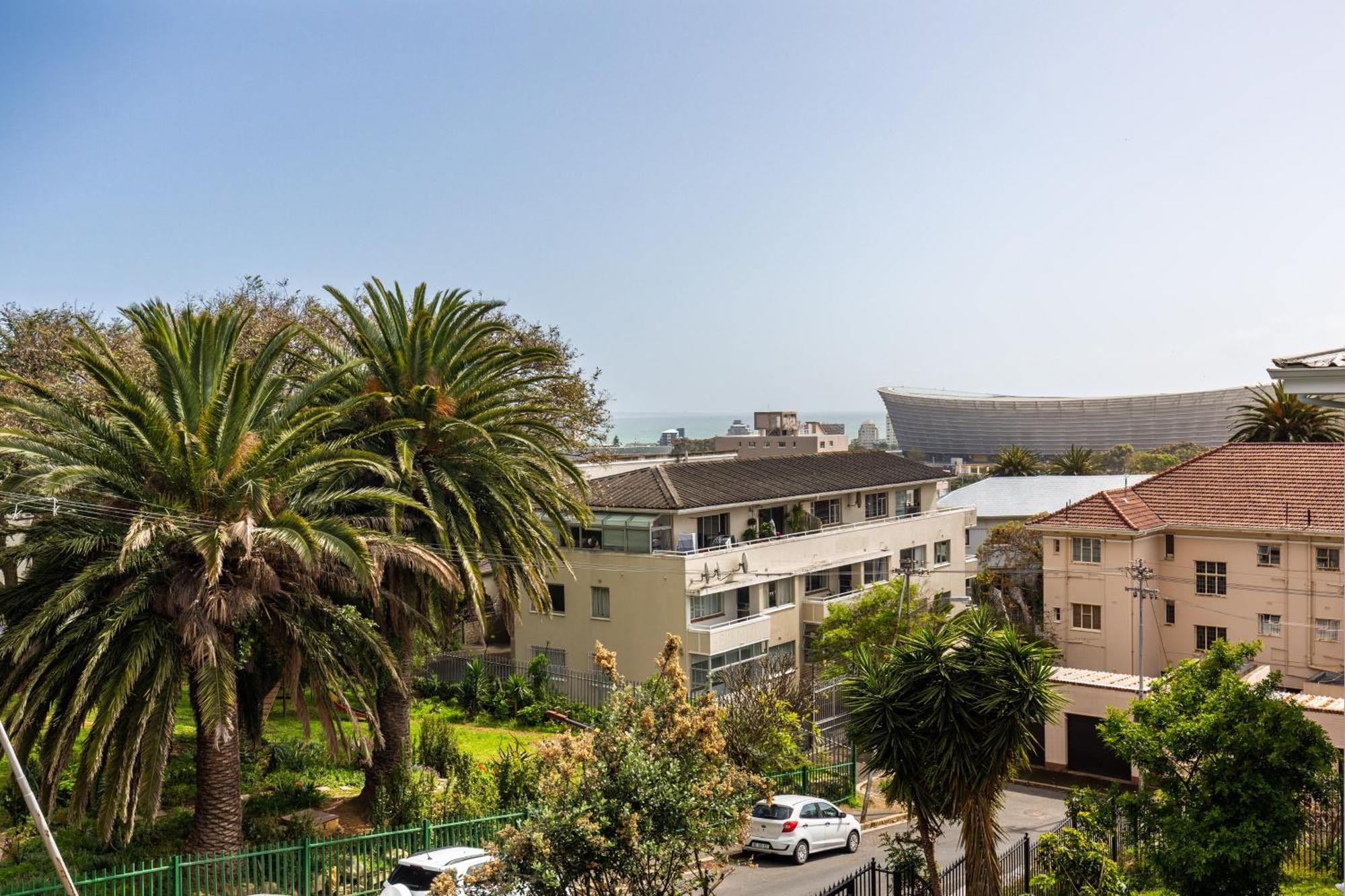 Portswood Mews - Chic White Studio Apartment Green Point Cape Town Bagian luar foto