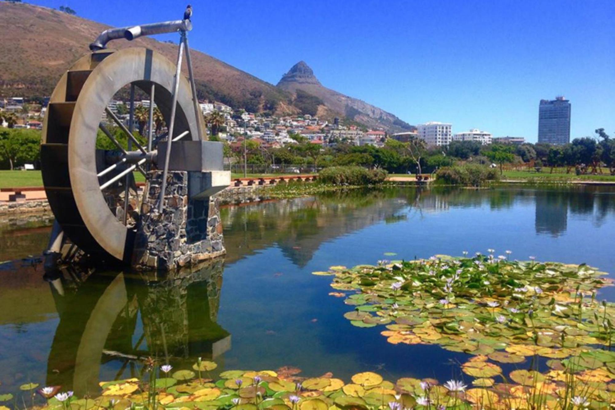 Portswood Mews - Chic White Studio Apartment Green Point Cape Town Bagian luar foto