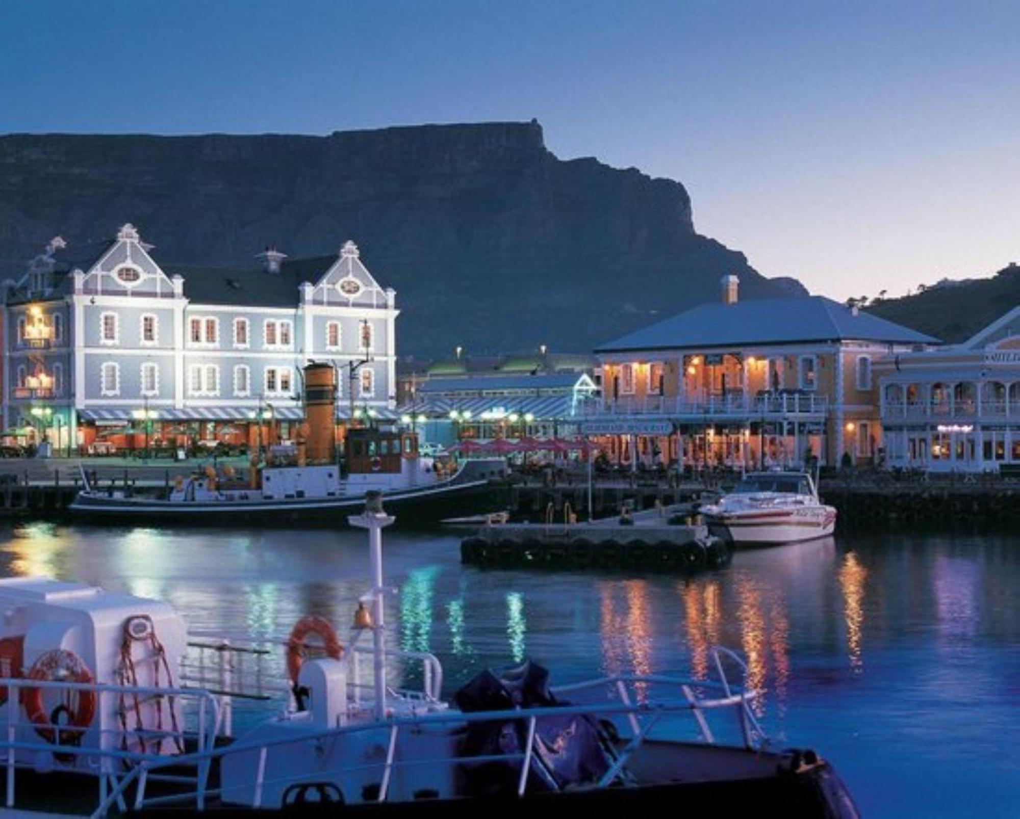 Portswood Mews - Chic White Studio Apartment Green Point Cape Town Bagian luar foto