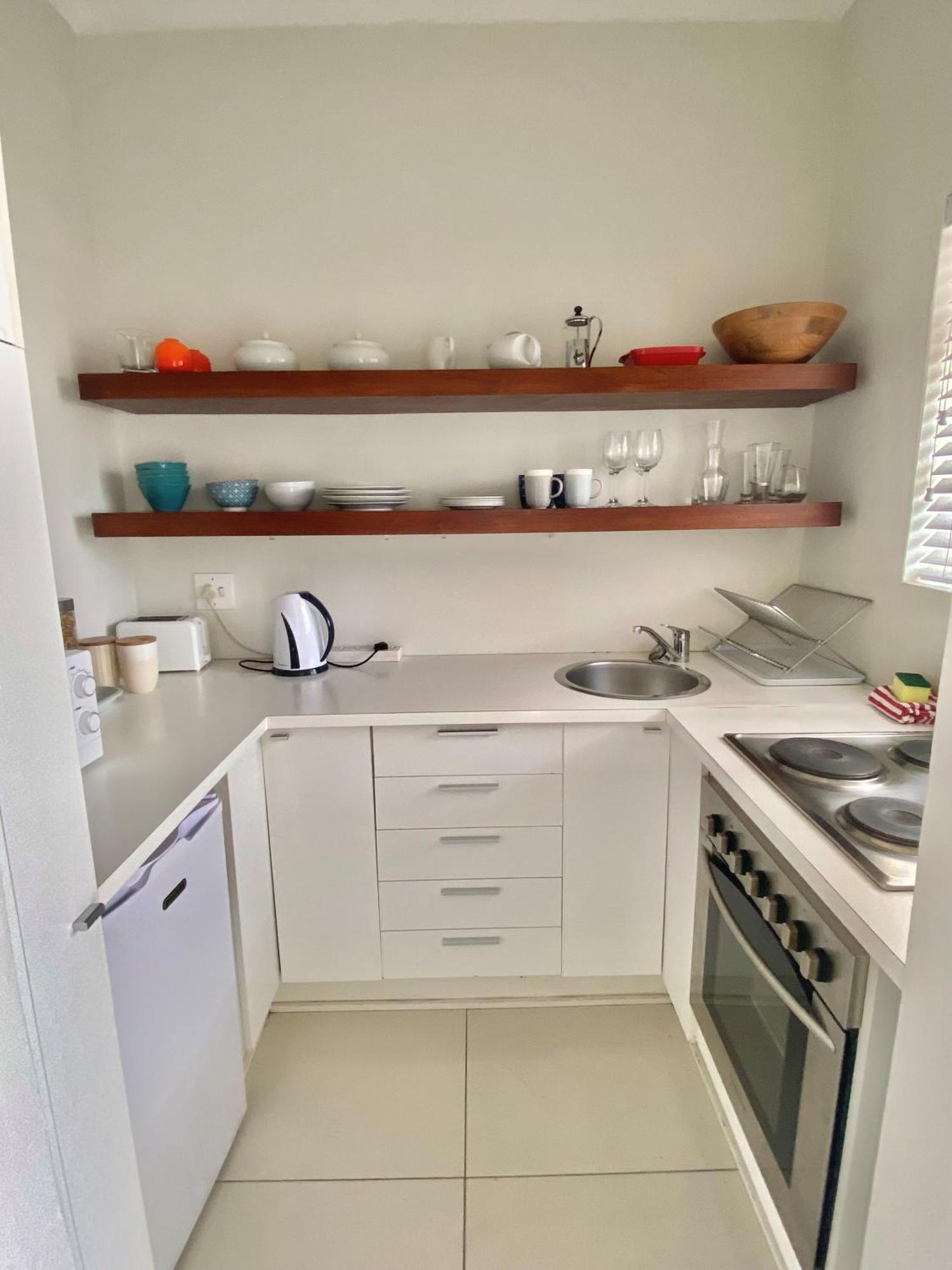 Portswood Mews - Chic White Studio Apartment Green Point Cape Town Bagian luar foto