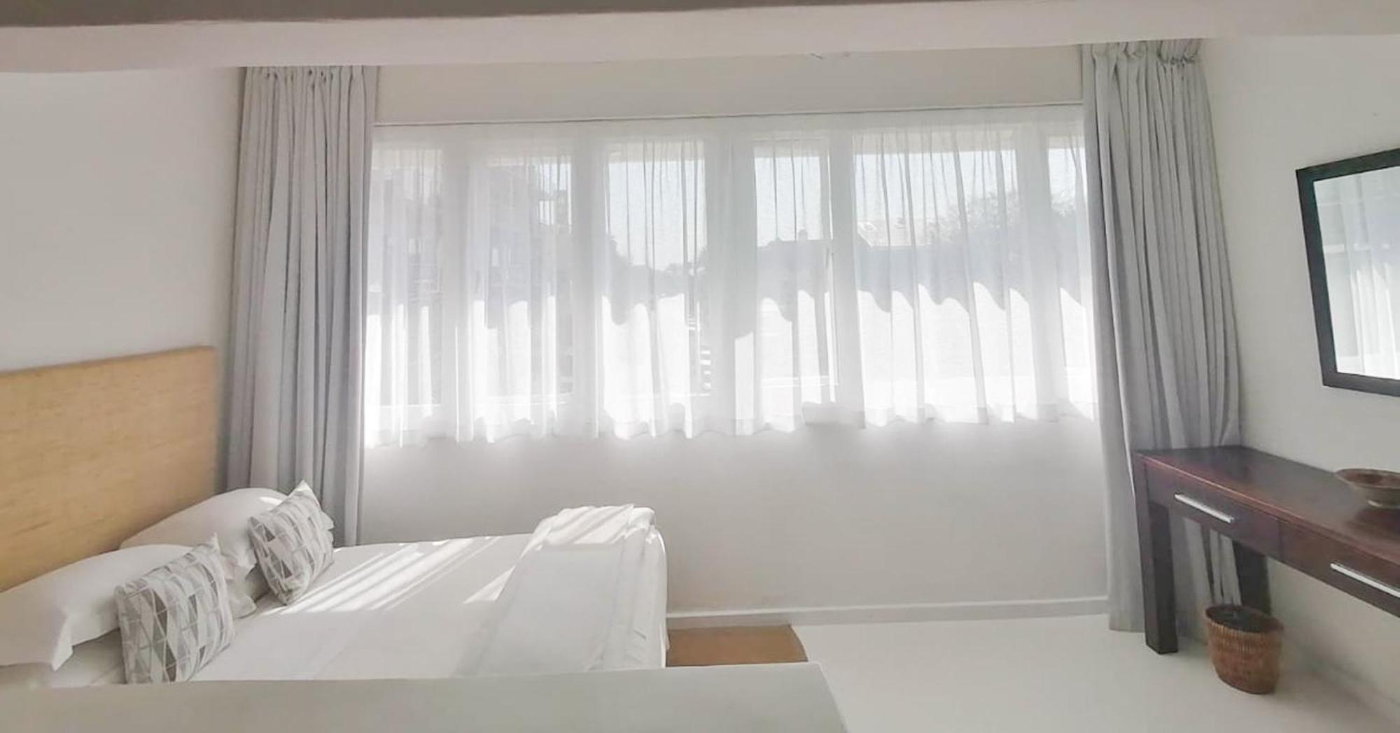 Portswood Mews - Chic White Studio Apartment Green Point Cape Town Bagian luar foto
