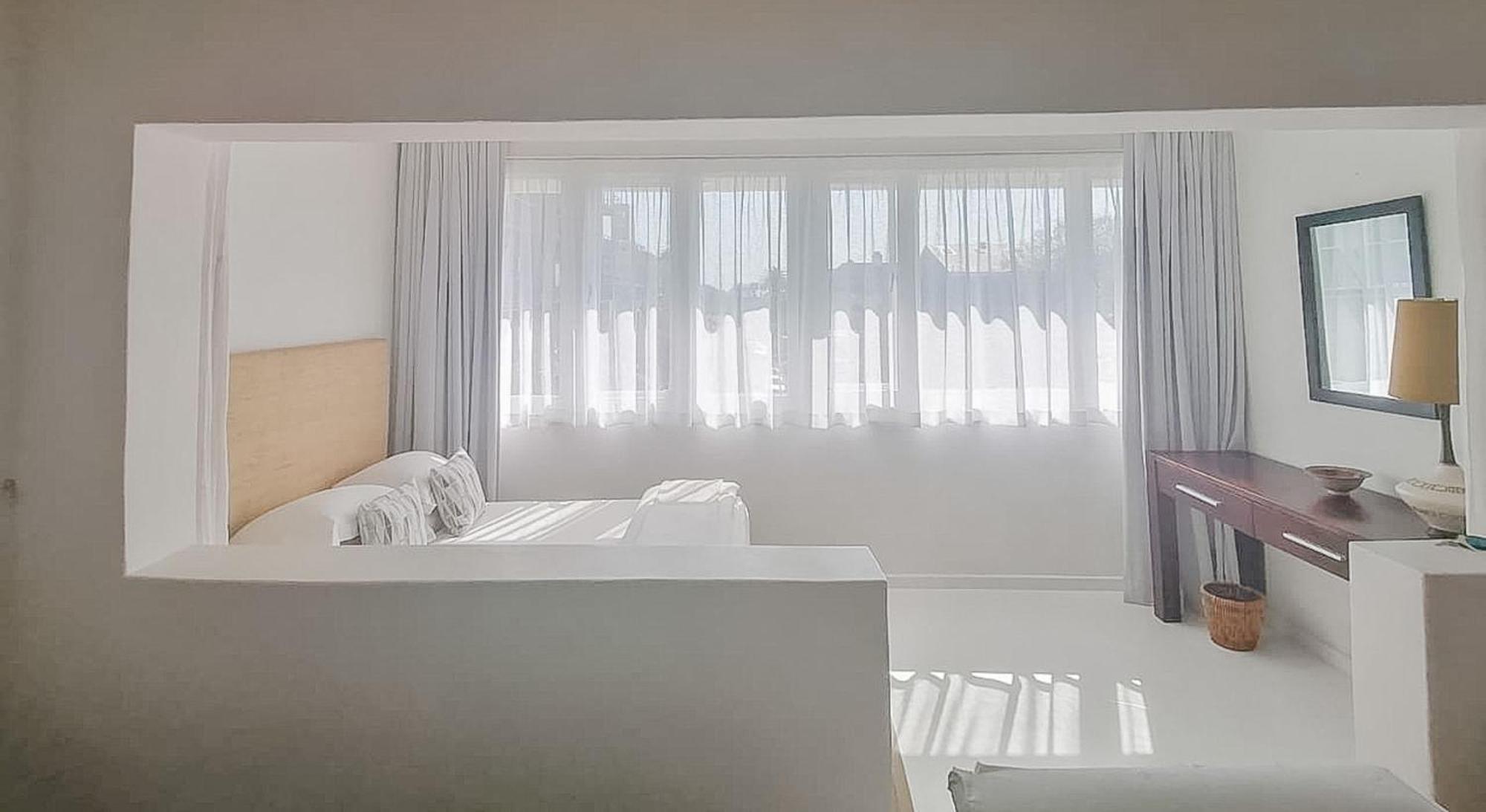 Portswood Mews - Chic White Studio Apartment Green Point Cape Town Bagian luar foto